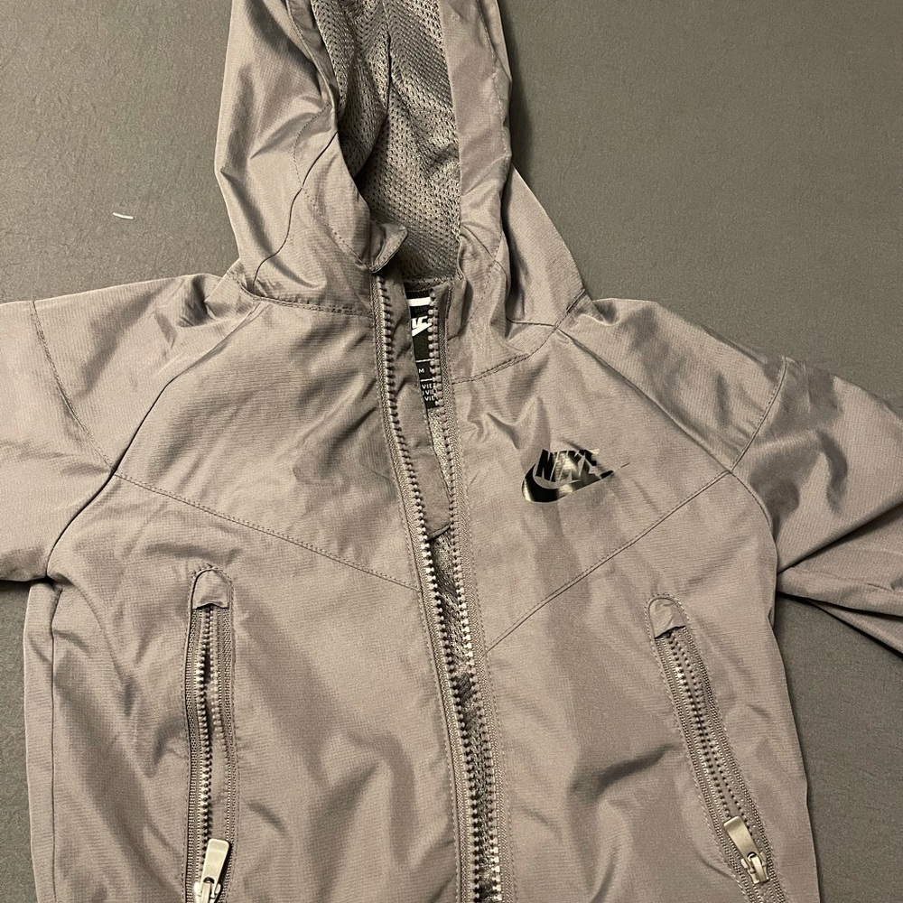 Nike jacket in grey my son use it 4 times